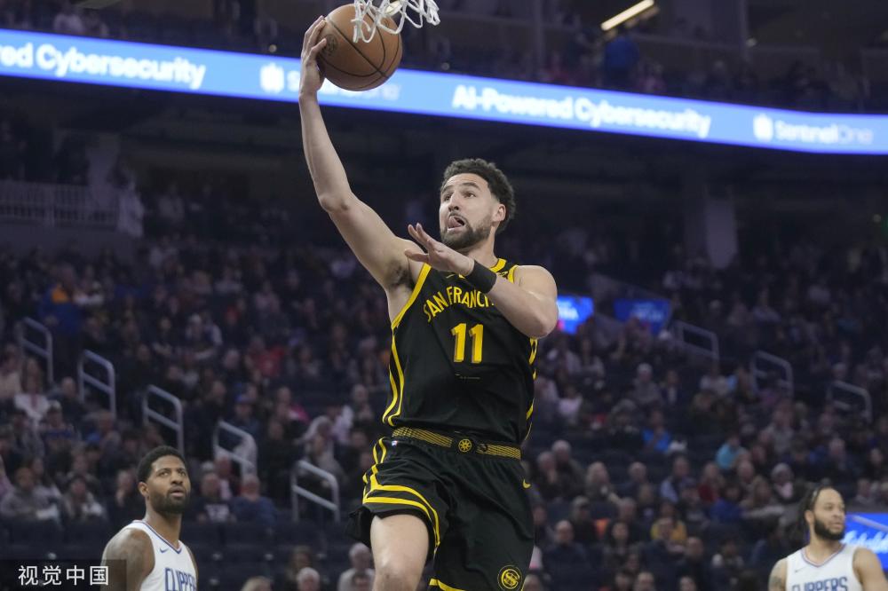 用力拼抢 用力拼抢