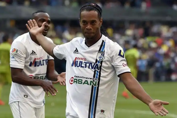 毫不掩饰对 毫不掩饰对