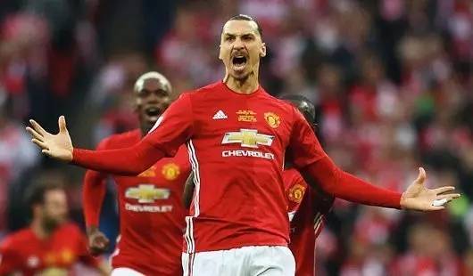 两人表现却 两人表现却